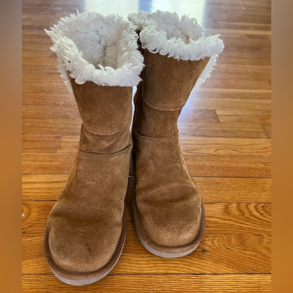 Koolaburra by UGG Soft Tan Shearling - Picture 1 of 5